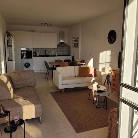 Luxury With 3 Bedrooms *