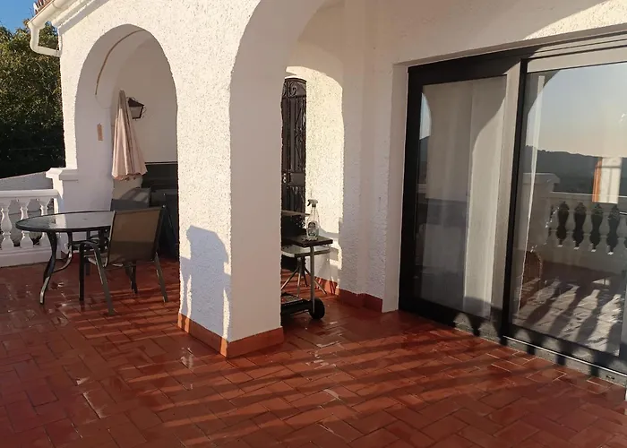 Luxury With 3 Bedrooms Appartement *